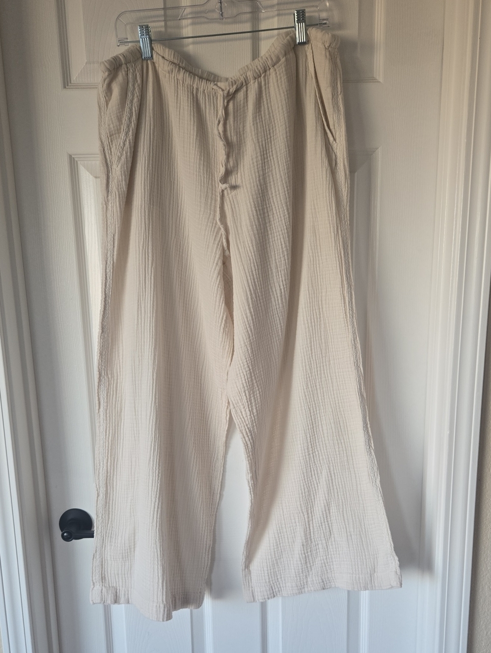 Universal Thread Cream Wide-Leg Men’s Pants